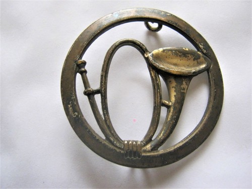 ANCIEN INSIGNE DE BERET DES CHASSEURS ALPINS ( VARIANTE 1 ) BON ETAT - Picture 1 of 2