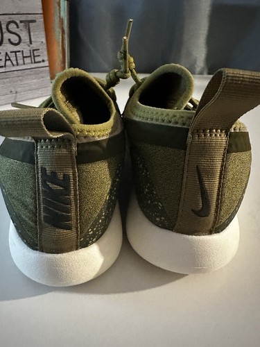 Size 6- Nike LunarCharge Essential Camper Green - Picture 3 of 8
