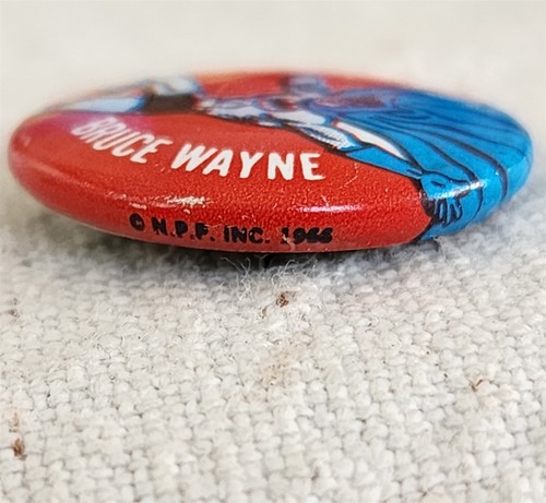 SELTEN 1966 BATMAN BRUCE WAYNE CREATIVE HOUSE PINBACK KNOPF HERVORRAGENDER ZUSTAND 1" - Bild 4 von 4