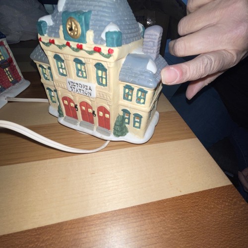 Mervyn's Christmas Village Square Lighted Buildings 1995 - Picture 5 of 9