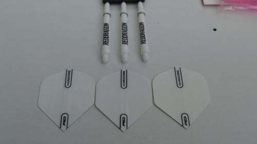 Red Dragon Pegasus Tungsten Steel Darts Set - 25 Gram - Black & White Shafts - Picture 6 of 7