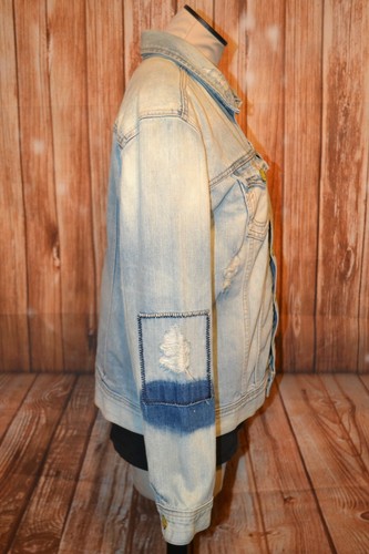 True Religion Women's Gigi Distressed Light Blue Denim Trucker Jacket Sz M - Picture 6 of 12