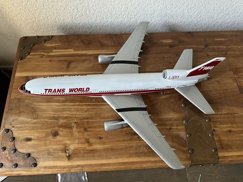 1/100 Trans World Airlines (TWA) Lockheed L-1011 TriStar Desk Model N8034T - Picture 15 of 17
