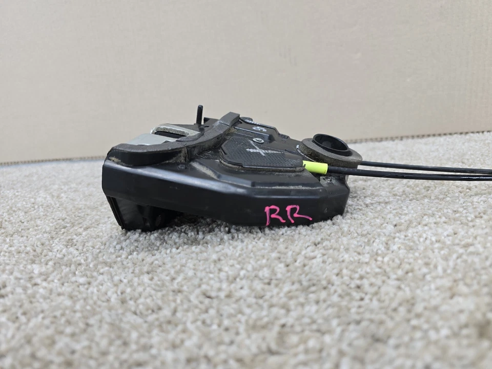 Actuador de bloqueo de pestillo de puerta lateral derecho trasero Toyota Tundra 2007-2021 OEM V10 Foto 4 de 4