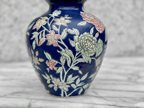 Vintage Chinese Porcelain Cobalt Blue Floral Motif Vase - Picture 3 of 9