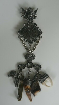 Charivari Schürzenstecker / Patrona Bavaria / 925 BS / mit Anhängern