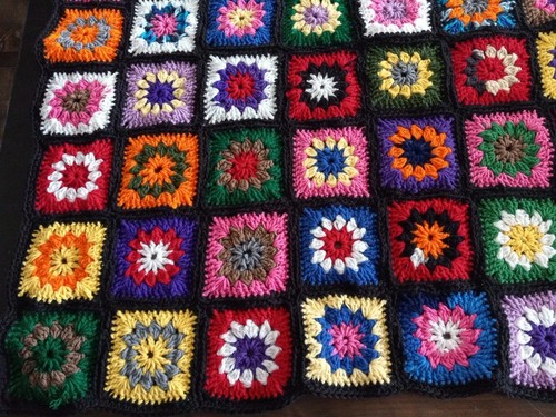 Vintage Hecho a Mano Borde Negro Abuelita Cuadrado Afgano Colorido Multicolor 48x38" - Imagen 4 de 11