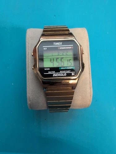 Vintage Timex Indiglo Men’s Digital Watch/Gold-Tone Band & Bezel/WORKING