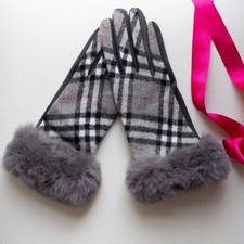 NWT Womens Plaid Gloves Text Touchscreen Gray Black Faux Fur Trim Classic Tartan