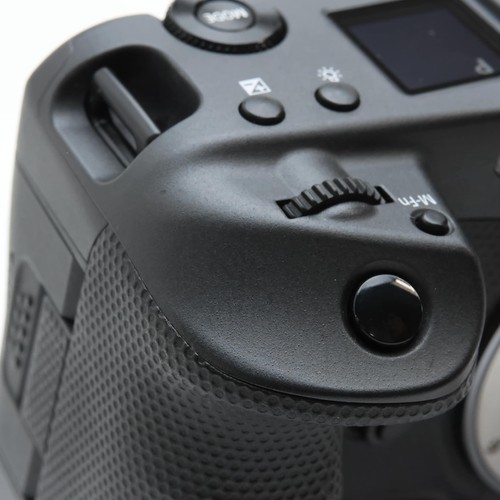 Canon EOS R3 Mirrorless Camera Body Shutter Count 11000 - Picture 8 of 12