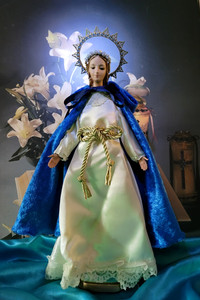 Vintage Virgin Mary Our Lady of Grace Chalkware Catholic Statue + Mary book