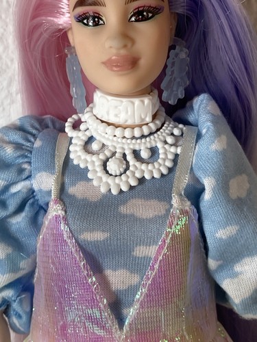 Mattel - Barbie Extra Doll #2 - Curvy, Articulated, Long Pink & Purple Hair - Picture 5 of 8