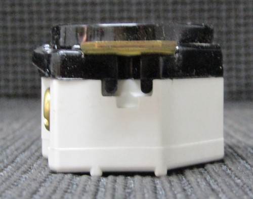HUBBELL HBL2620 30A 250V 2P 3W GROUNDING TWIST-LOCK RECEPTACLE NEMA L6-30R - Picture 6 of 8