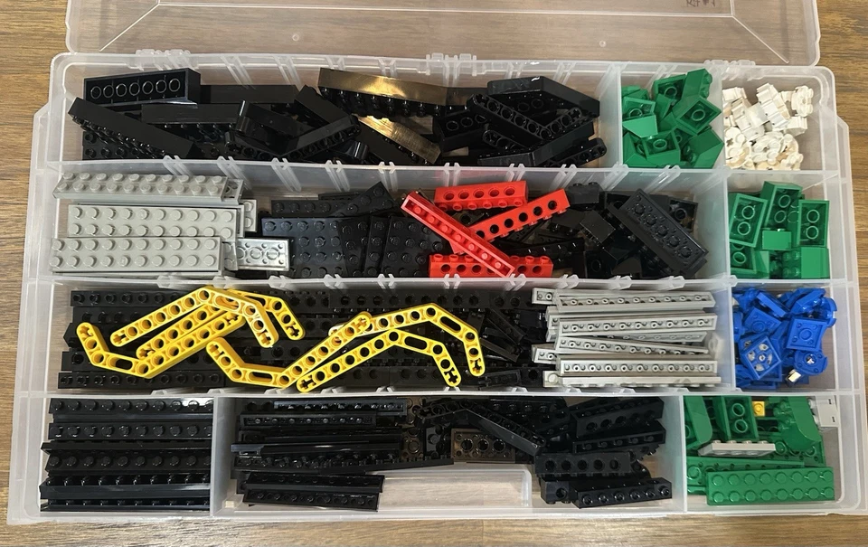 Lot of Assorted 100+ LEGO Dacta Technic Parts Mix of Bricks, Liftarms w/Tray - Image 4 of 4