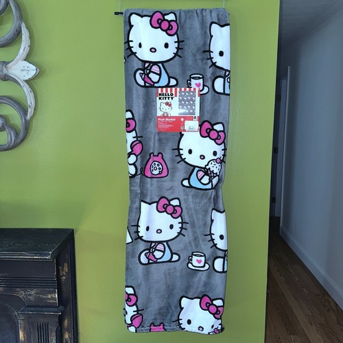 HELLO KITTY Coperta da lancio in peluche grigia per telefono e lettere 60x90 in - Foto 1 di 3