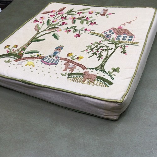 3 Vtg Completed Crewel Embroidery Pillows Cushions Jacobean Floral 13.5”x14” - Picture 18 of 24