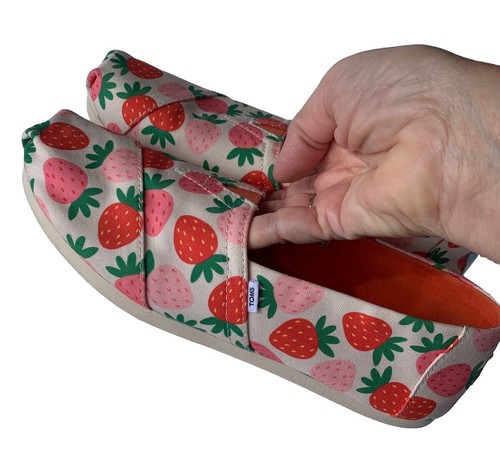 Toms Limited Edition Strawberry Print Shoes Flats Women’s 8.5 Clean Pink Spring - Picture 9 of 11