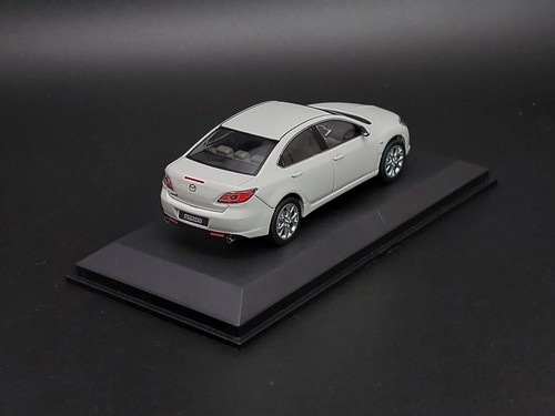 Norev 1:43 Mazda 6 Atenza Sedan GH1/GH2 white Dealer edition (diecast model) - Picture 3 of 11