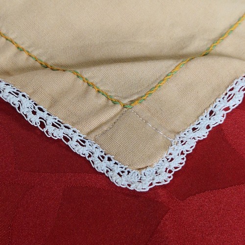 Vintage tablecloth embroidered detail Crochet Lace edge 112cm x 106cm (7324E) - Picture 9 of 9