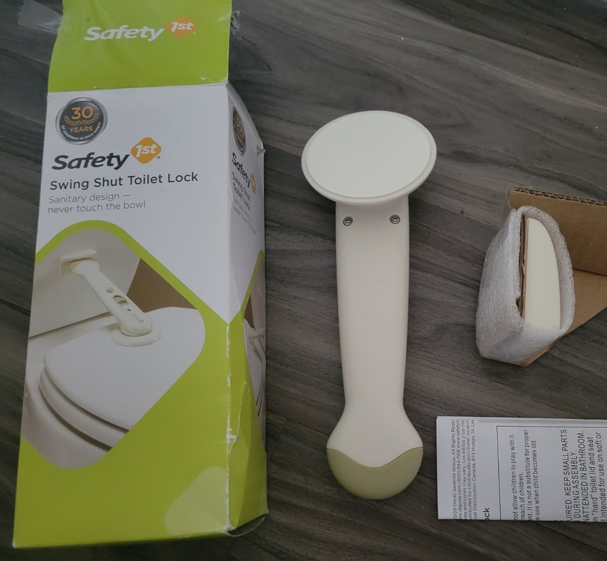 Safety 1st OutSmart White Plastic Swing Shut Toilet Seat Lock 1 pk Safety 1st OutSmart White Plastic Swing Shut Toilet Seat Lock 1 pk