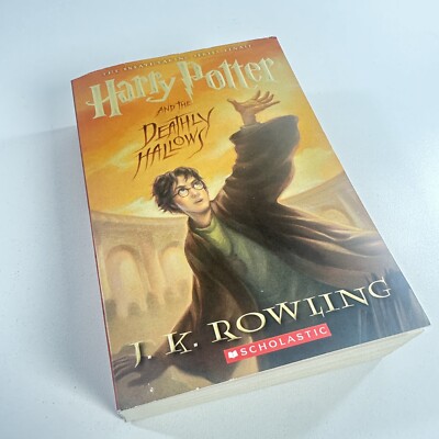 Harry Potter Ser.: Harry Potter and the Deathly Hallows by J. K. Rowling (2007,