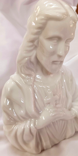 ESTATUA BÍBLICA CRISTIANA DE PORCELANA BLANCA JESÚS SOSTENIENDO CRUZ BUSTO CARA - Imagen 7 de 12