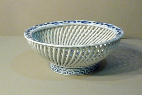 Japanese Arita Beautiful Quality Design Spiral Porcelain Bowl - Picture 5 of 6