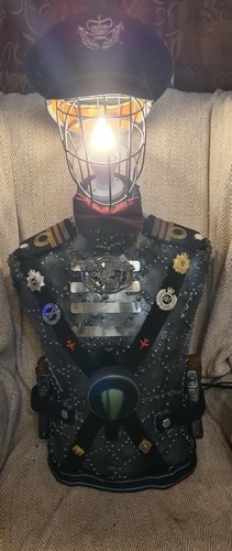 Luz Manaquin Steampunk con reproductor de música Alexa - Imagen 5 de 9