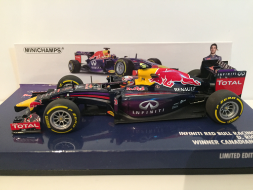 MINICHAMPS 1/43 Infiniti Red Bull RB9 Mark Webber Final MINICHAMPS 1/43 Infiniti Red Bull RB9 Mark Webber Final