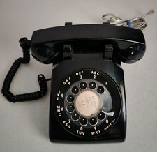 ITT 500 Rotary Dial Desk Telephone in Black. Mounting/Handset Cords. UNTESTED.