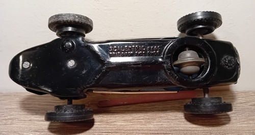 Scalextric Ferrari, Vintage Blechauto mit Fahrer. v.g.c. - Bild 7 von 11