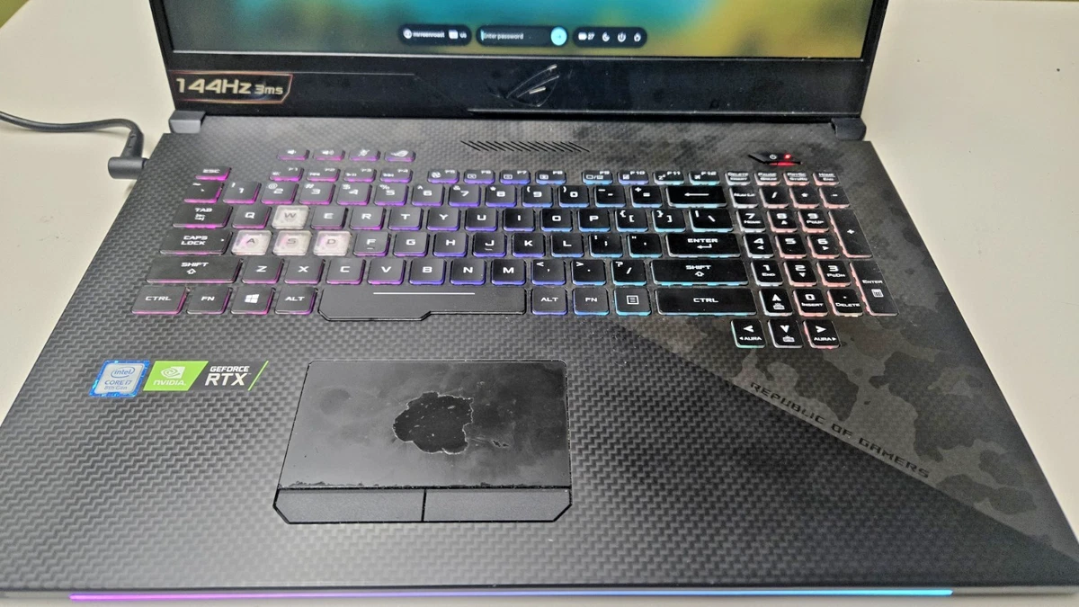ASUS ROG Strix Scar II GL704GW i7-8750H 16 GB Ram 512 GBNVMe RTX2070 con cargador OEM