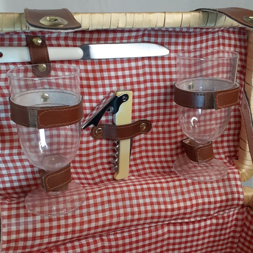 Cesta de picnic Time Chardonnay con copas y abridor de vino - Imagen 3 de 12