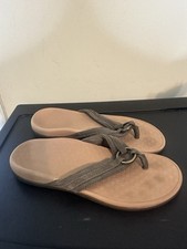 Vionic Tide Aloe Women  s Size 7.5 Leather Toe Post Flip Flop Thong Sandals Green