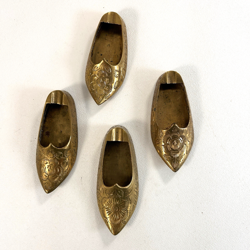 4 Vintage Messing Schuh einzelne persönliche Aschenbecher Made in India Blumenmuster - Bild 2 von 12