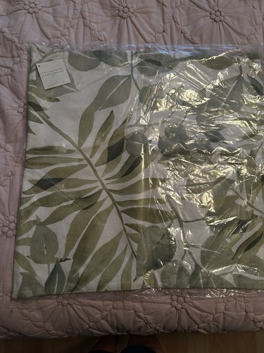Pottery Barn Overlapping Leaves Pillow Covers 20x20 Green White EURO Set 2 NEW - Picture 4 of 7