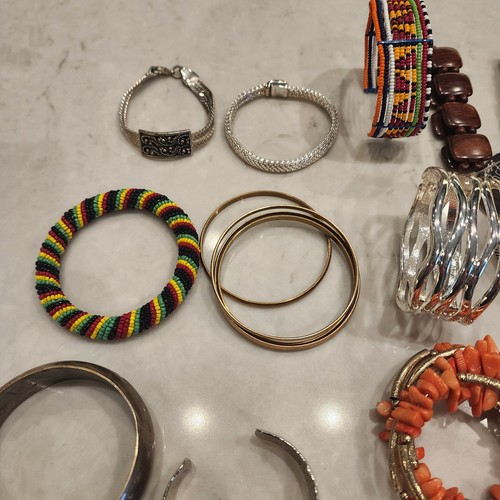 Bracelet Lot 20+ Mixed Styles Beaded Bangles Vintage To Modern Jewelry Bundle - Picture 5 of 5