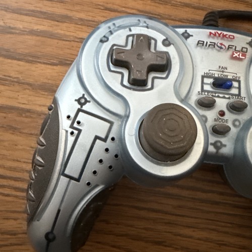 Nyko Air Flo XL Controller PS2 cablato con ventola di raffreddamento BLU 80530-H08 PlayStation - Foto 2 di 8