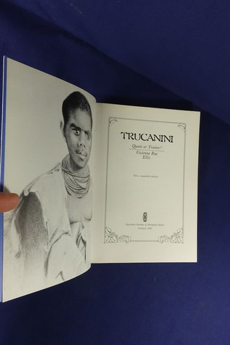 TRUCANINI Vivienne Rae-Ellis QUEEN OR TRAITOR? Tasmania Aboriginal History Book - Picture 4 of 12