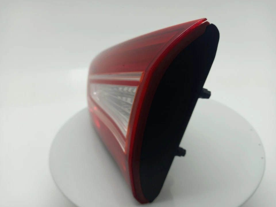 Luz trasera KIA SPORTAGE O/S 2010-2016 5 puertas Estate derecha Foto 3 de 4