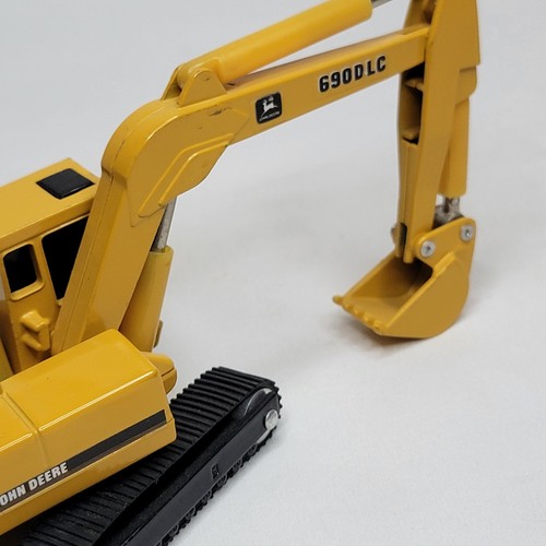 Ertl 1:64 Scale John Deere 690DLC Diecast Excavator With Tracks In GREAT SHAPE - Picture 4 of 10