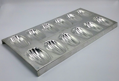 Madeleine Baking Sheet 12 Scalloped 3"x2" Molds 15.5"x7.5" Silver - Picture 1 of 6