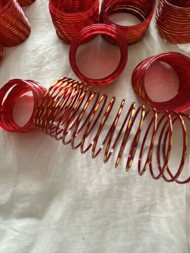 JOBLOT BUNDLE 24 SETS OF COIL SPRING BANGLES BRACELETS RED /GOLD PLASTIC - Picture 6 of 14