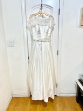 White Wedding Dress Size Small Slightly Used Complete With Bag 