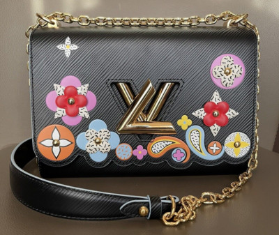Louis Vuitton MM Twist Tasche Epi Leder schwarz mit doppelter goldener Kette und Blumen