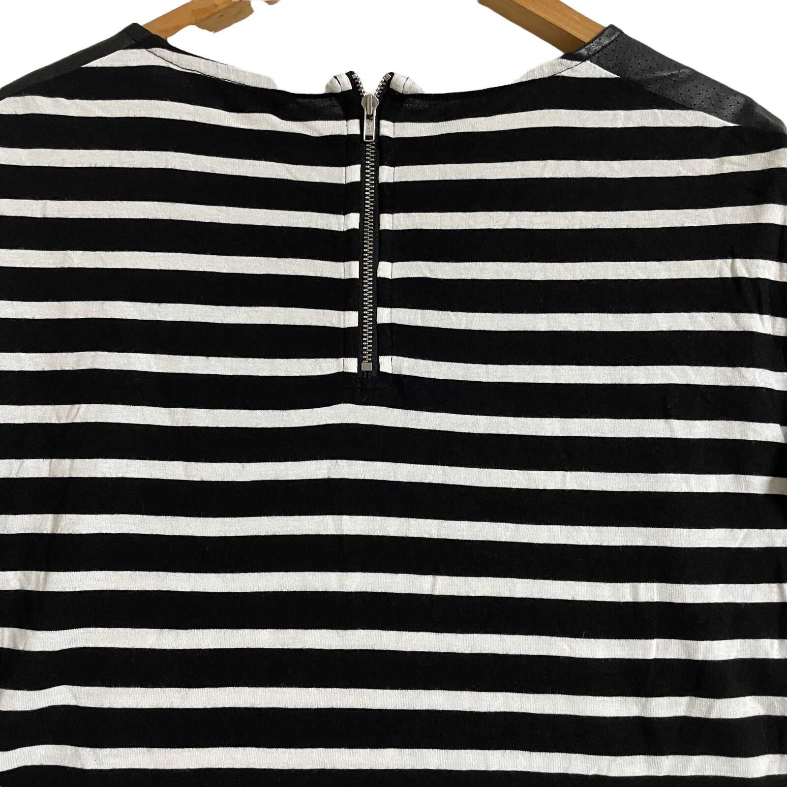 Portmans Womens Knit Top Size S Black White Striped 3/4 Sleeve Round Neck Zip - Picture 6 of 11
