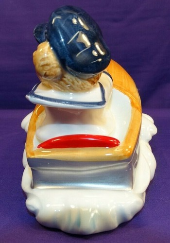 VINTAGE OTAGIRI MUSIC BOX BOY BEAR IN HIS BOAT PLAYS OVER THE WAVES - Picture 5 of 6