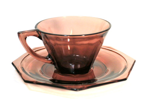 Hazel Atlas Moroccan Amethyst Glass Cups & Saucers Set 2 - Picture 2 of 7