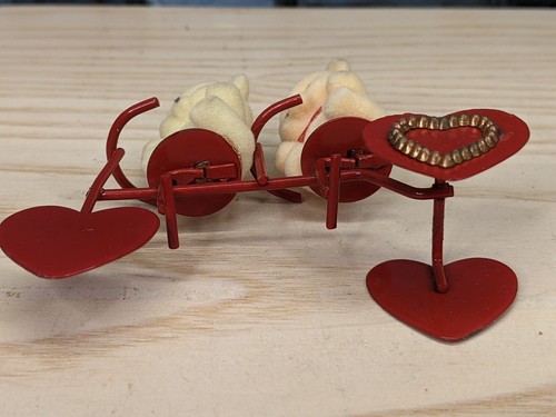 Oso de peluche Russ de colección miniatura flocada en bicicleta corazón de metal rojo años 80 San Valentín - Imagen 7 de 9