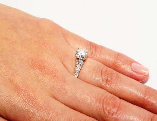 Anillo de compromiso solitario de oro blanco de 14 k pavé redondo D/VVS1 MOISSANITE 2,30 quilates - Imagen 6 de 6